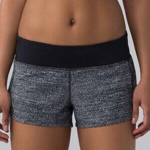 Lululemon Speed Up Lined Short 2.5 Size 4 Salt Alpine White Black / Black